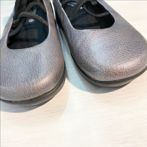 A’rcopedico Metallic Flats - Picture 3 of 8